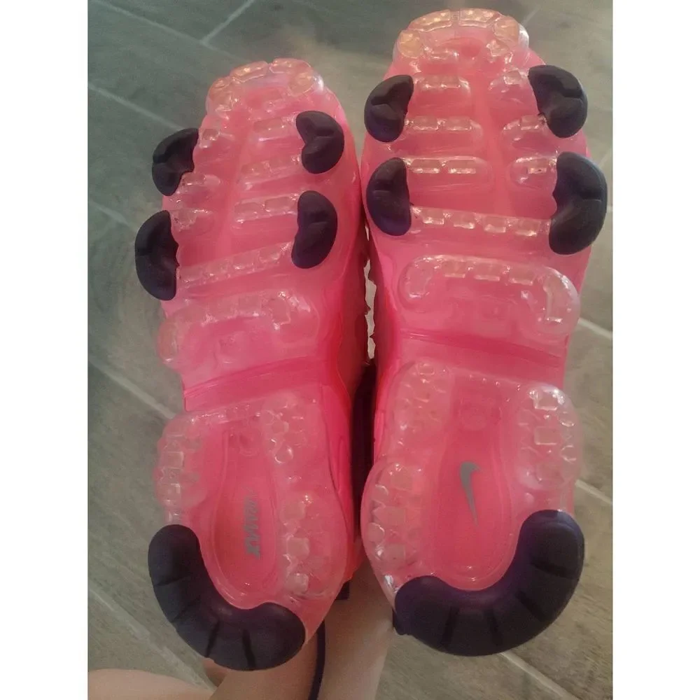 Nike‎ Air Vapormax Plus Bright Crimson Size 6 Neon Running Athletic Sneaker